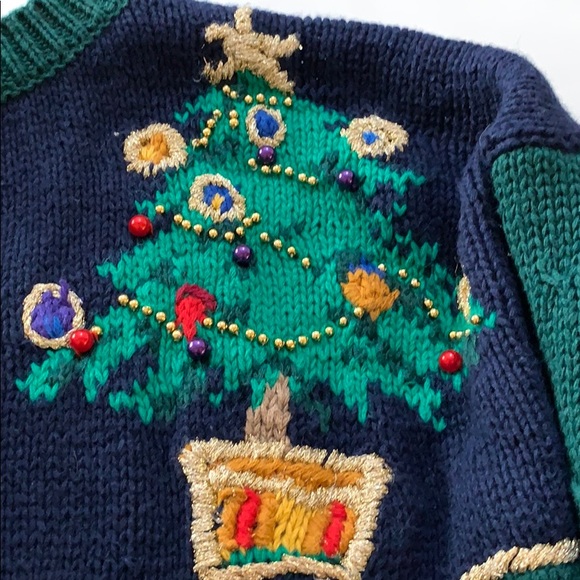 “Ugly” jingle bell Christmas sweater in all its glory! - Picture 4 of 7
